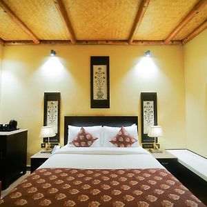Evoke King Room on F&BSpa & LaundaryEarly check & Late check out by 2 Hours subject to availability Hi-Tea activities & Folk Music